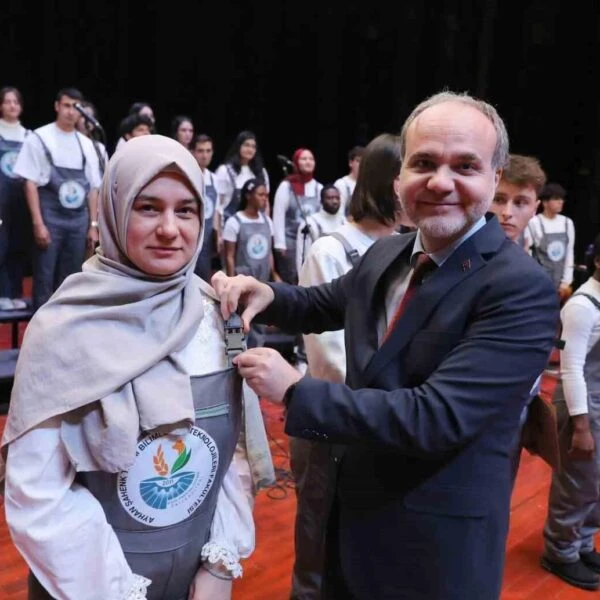 Niğde Ömer Halisdemir Üniversitesi'nde düzenlenen Tarım Bayramı etkinliğinde katılımcılar.-3