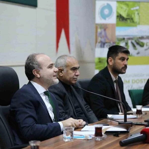 Niğde Ömer Halisdemir Üniversitesi Rektörü Prof. Dr. Hasan Uslu basın mensuplarıyla bir araya geldi.-1