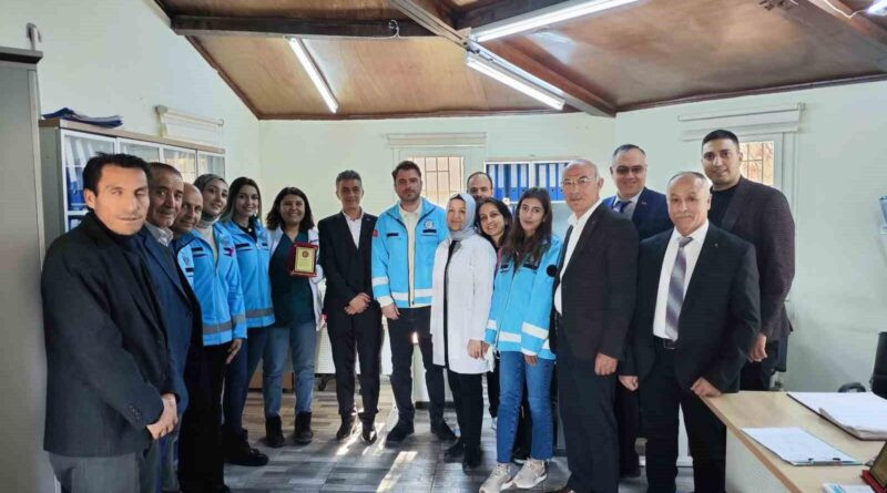 Niğde Şehit Aileleri Yardımlaşma ve Dayanışma Derneği, Sağlık Çalışanlarına Teşekkür Plaketi Verdi 1