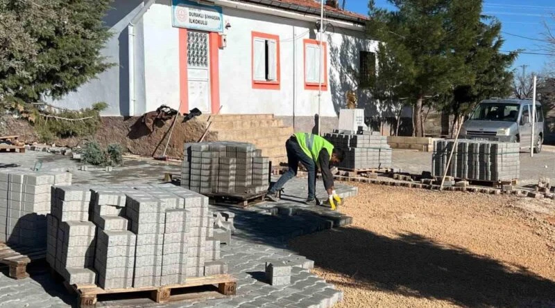 Nizip Belediyesi, Duraklı Mahallesi'nde Cami ve Okul Bahçelerini Kilit Taşı ile Döşedi 1