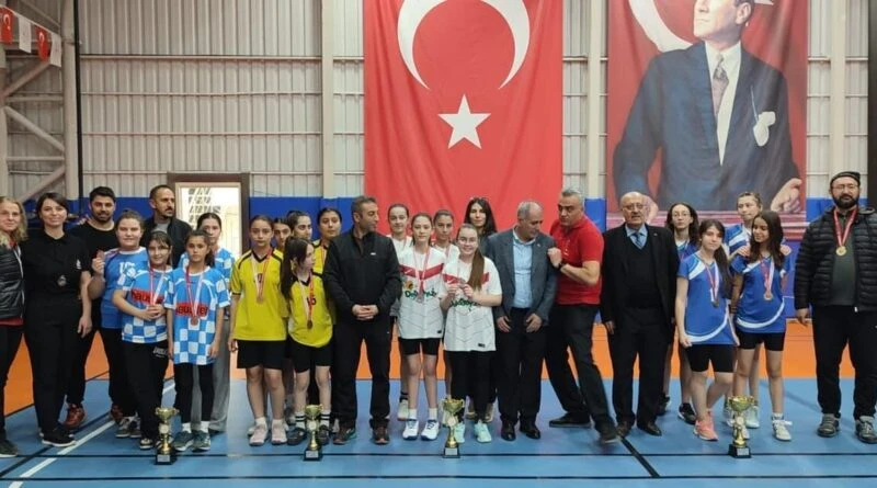 Okul Sporları Badminton Yıldız Kızlar İl Birinciliği Talas'ta Tamamlandı 1