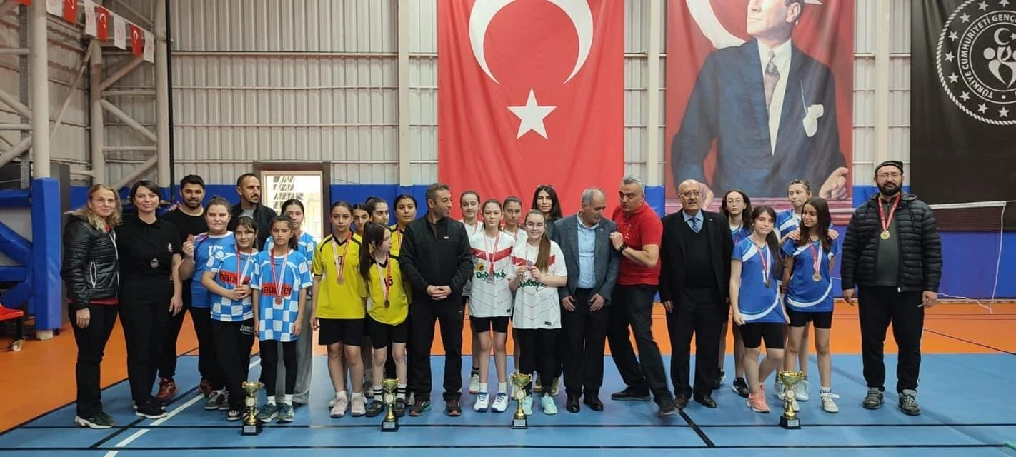 Okul Sporları Badminton Yıldız Kızlar İl Birinciliği Talas’ta Tamamlandı