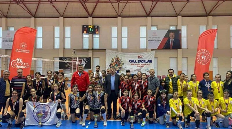 Okul Sporları Voleybol Yıldız Erkek ve Kız İl Birinciliği Müsabakaları Tamamlandı 1