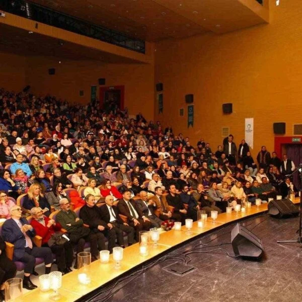 Ordu Büyükşehir Belediye Başkanı Dr. Mehmet Hilmi Güler konserde-2