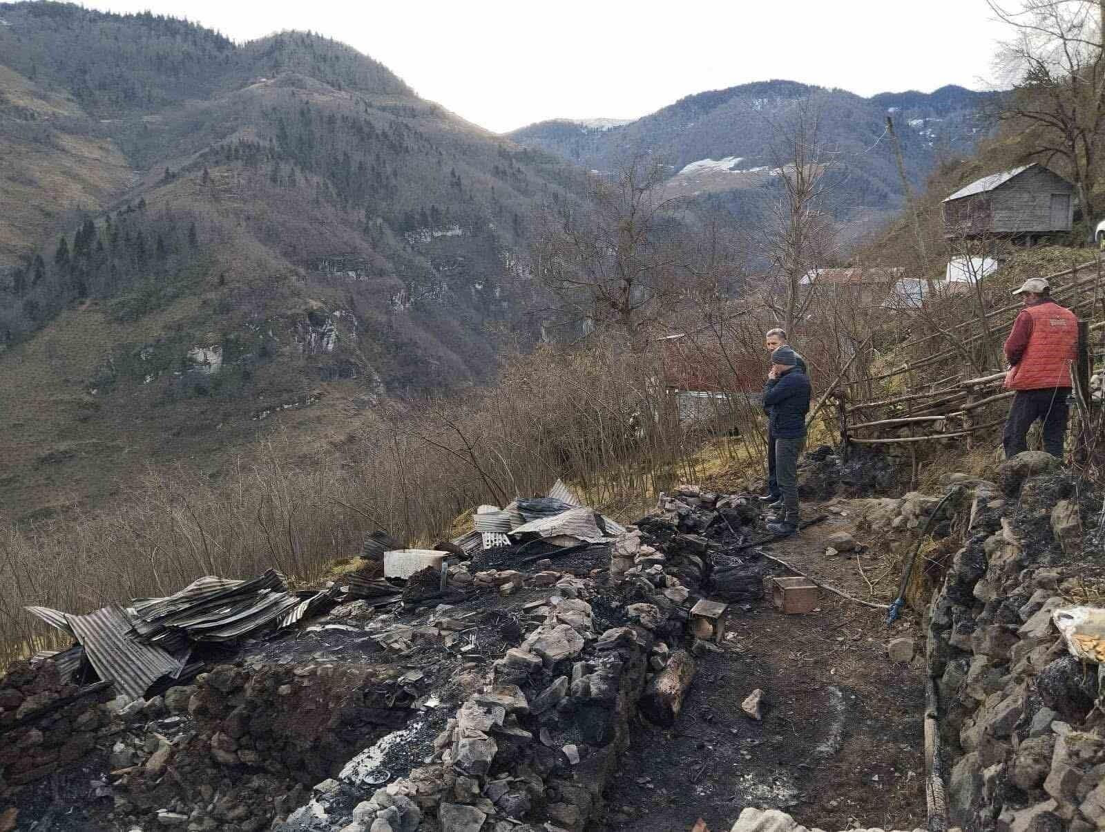 Ordu’da Ahşap Ev Yangını: Kabadüz’de Evin Küle Dönmesi