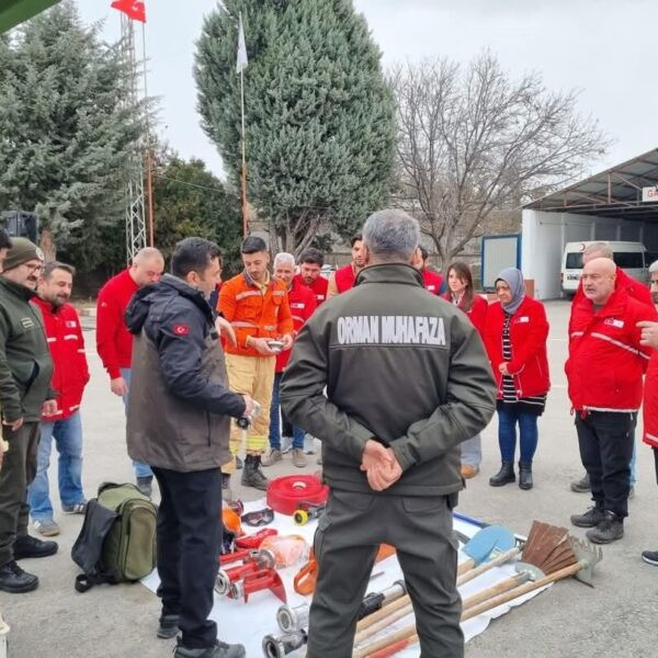 Orman yangınlarına müdahale eğitimi alan Türk Kızılay personeli-1