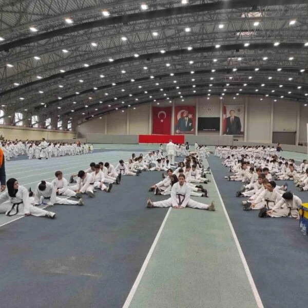 Osmangazi Atletiz Salonu'nda Karate Eğitim Semineri-3