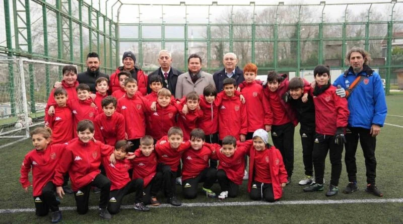 Osmangazi Belediye Başkanı Erkan Aydın, Hüdavendigar Dikkaldırım Osmangazi Spor Kulübü'nü Ziyaret Etti 1