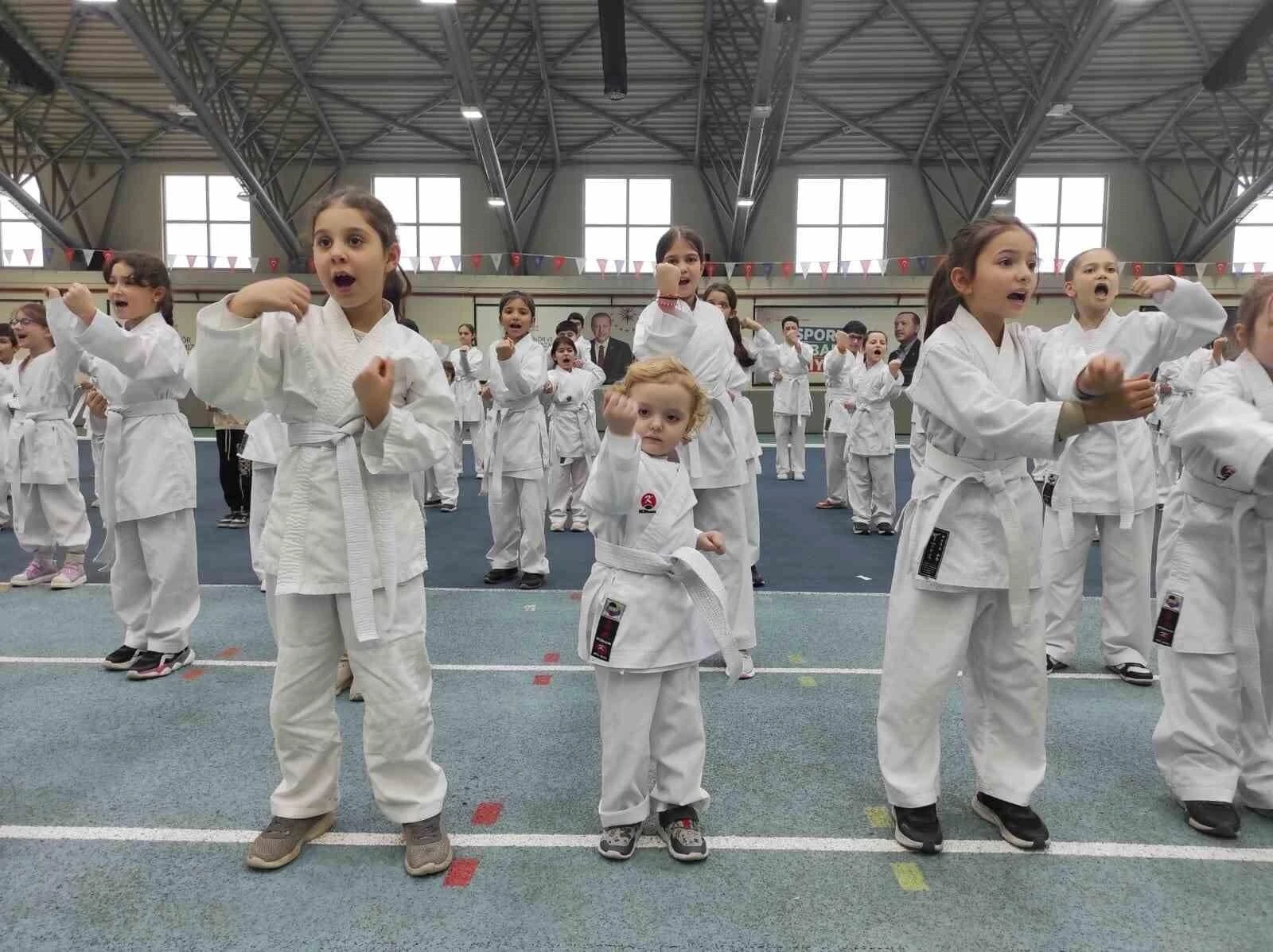 Osmangazi Belediye Spor Kulübü, Genç Sporcular İçin Karate Eğitim Semineri Düzenledi