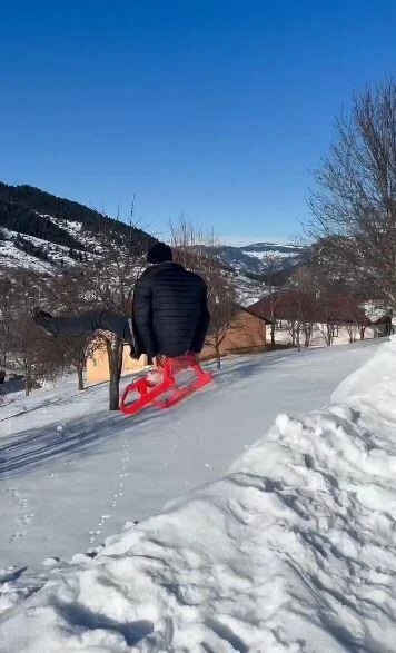 Özbek'in havada uçtuğu an