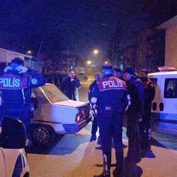 Polis ekipleri tarafından durdurulan ve kaza yapınca yakalanan bir sürücü-1