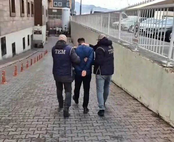 Polis ekipleri tarafından yapılan operasyonda yakalanan iki hükümlü