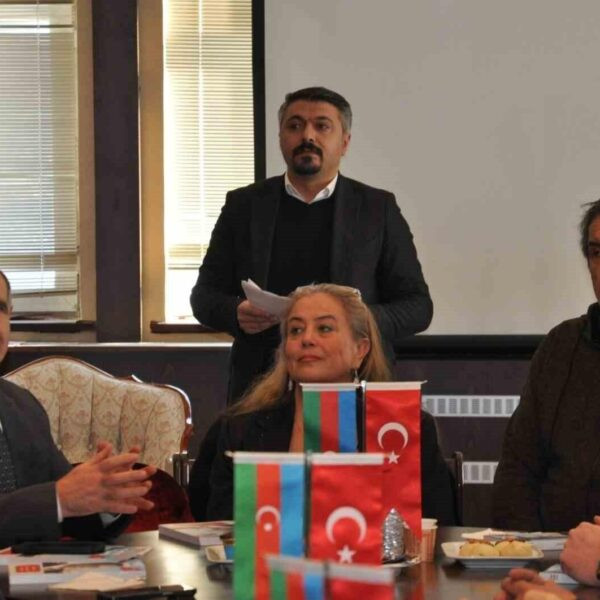 Prof. Dr. Aysel Sadak İltaş'ın 'İnsan Yüreği ile Haydar Baba' kitabının tanıtımında katılımcılar-1