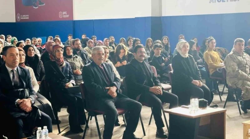 Refahiye'de "Ailede İletişim" Konulu Konferans 1