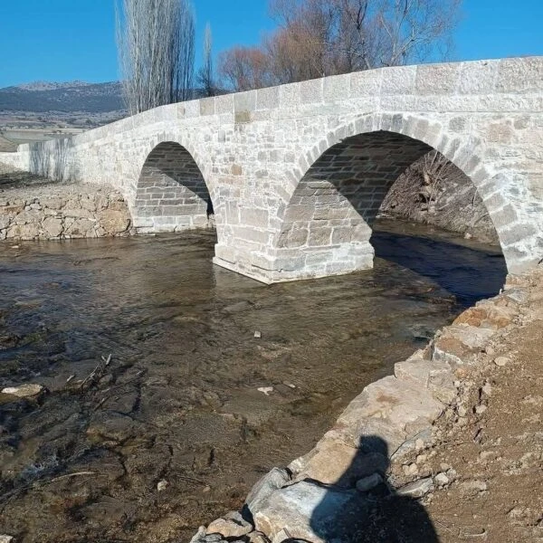 Restorasyon sonrasında eski görkemine kavuşan Asar Köprüsü