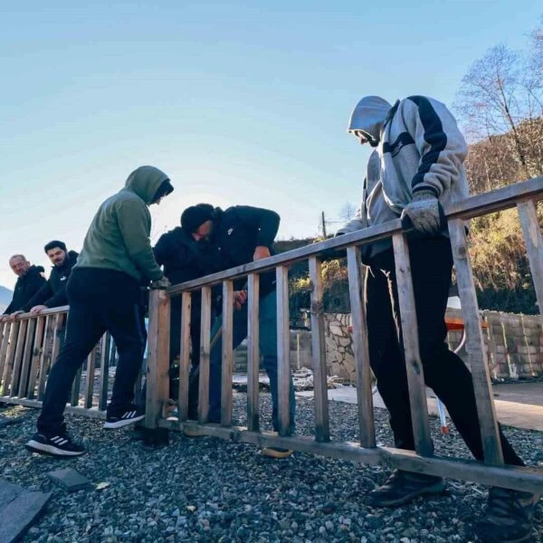 Rize Valisi İhsan Selim Baydaş, Fırtına Vadisi'nde izinsiz yapıların kaldırılması için konuşuyor.-7