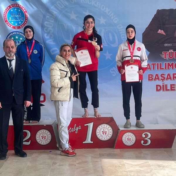 Sakarya Büyükşehir Belediyesi kick boks sporcularının Antalya'daki müsabakaları