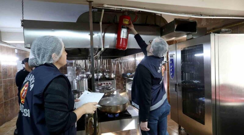 Sakarya Büyükşehir İtfaiyesi, Öğrenci Yurtlarında Yangın Güvenliği Denetimleri Gerçekleştirdi 1