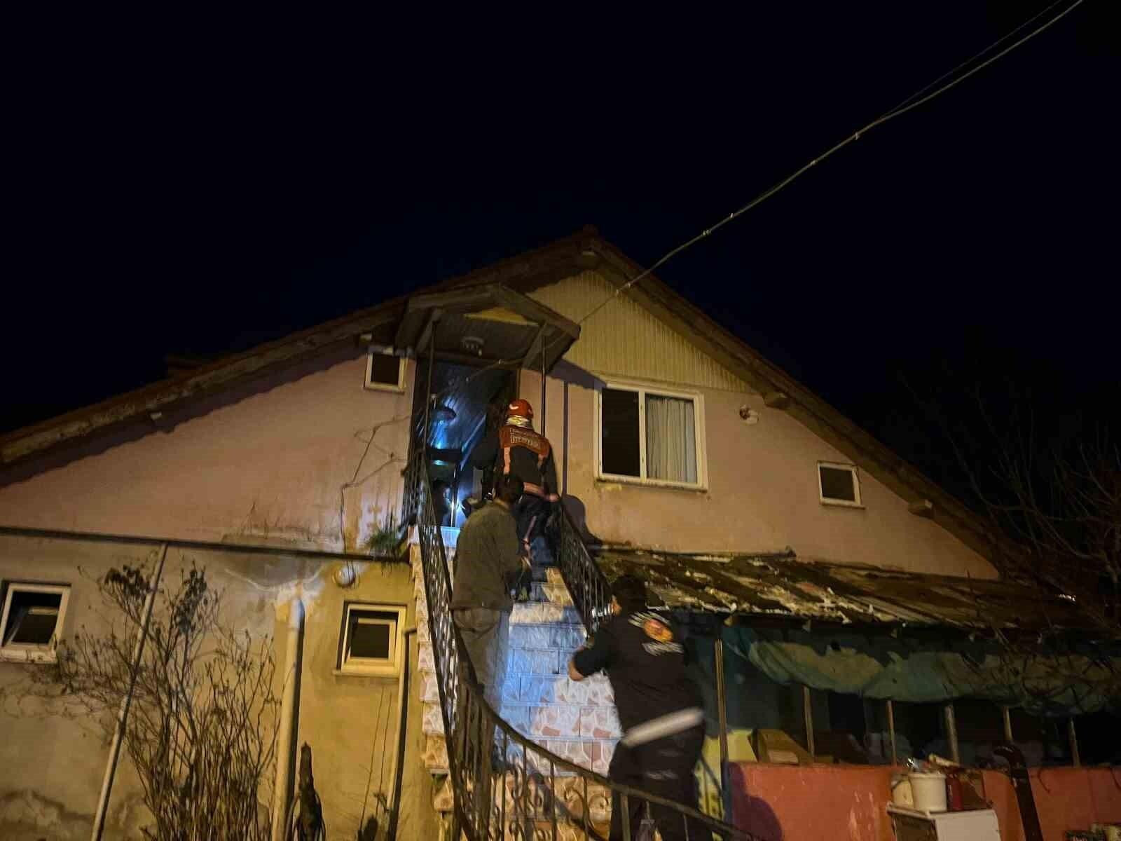 Sakarya’nın Akyazı’nda Bina Yangını; SAKTİM Desteğiyle Kontrol Altına Alındı