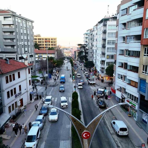 Samsun Büyükşehir Belediyesi ekipleri tarafından gerçekleştirilen 19 Mayıs Bulvarı kanalizasyon hattı yenileme çalışması sonrası yol trafiğe açıldı-2