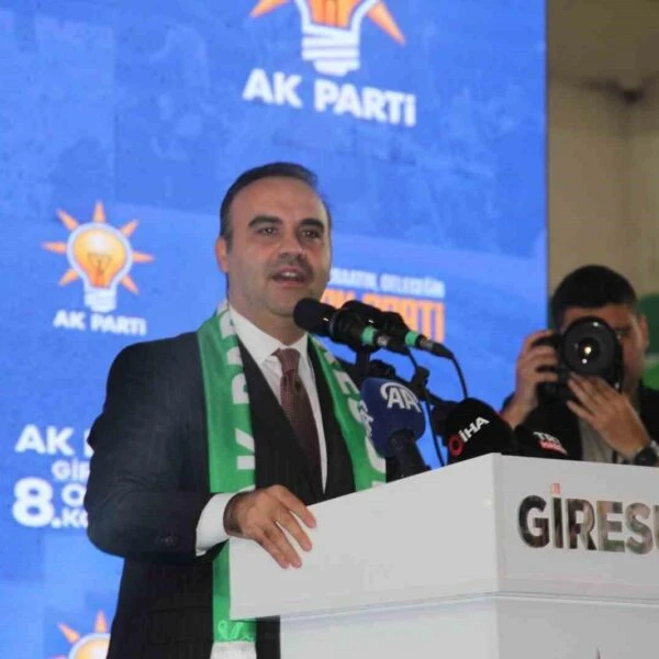 Sanayi ve Teknoloji Bakanı Mehmet Fatih Kacır, AK Parti Giresun İl Başkanlığının 8. Olağan Kongresi'nde konuşuyor.-4