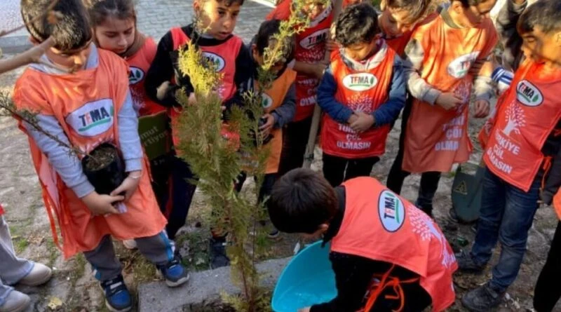 Şanlıurfa'da Öğrenciler Fidan Dikim Etkinliğiyle Doğa Sevgisi Kazandı 1