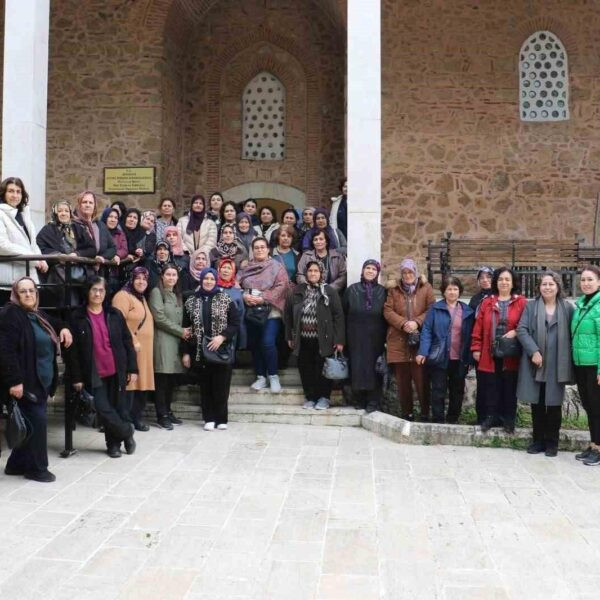 Saruhanlı kadınları Manisa'nın tarihi mekanlarını ziyaret ediyor.-4