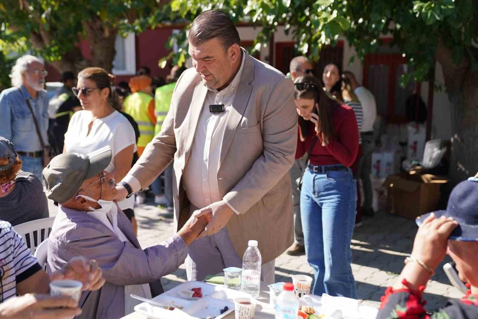 Seferihisar Belediyesi, İhtiyaç Sahiplerine Ücretsiz Yemek Hizmeti Vermeye Devam Ediyor