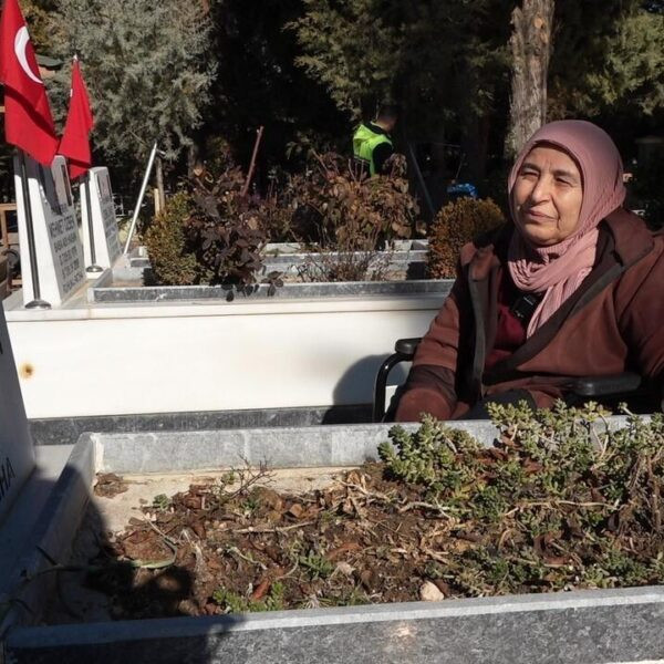 Şehitlik personelinin bakım çalışmaları-4