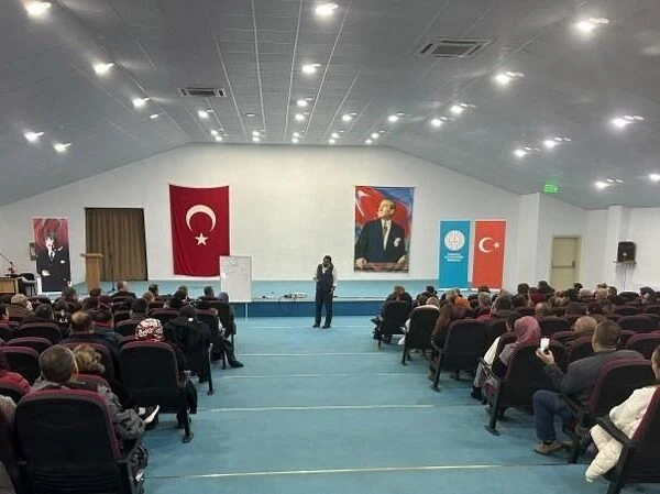 Seminerde çocuklar ve ebeveynler sınav kaygısı gibi konuları ele alıyor.-2