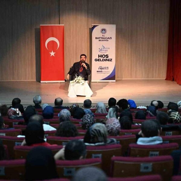 Serdar Tuncer'in gençlerle söyleşisi-1