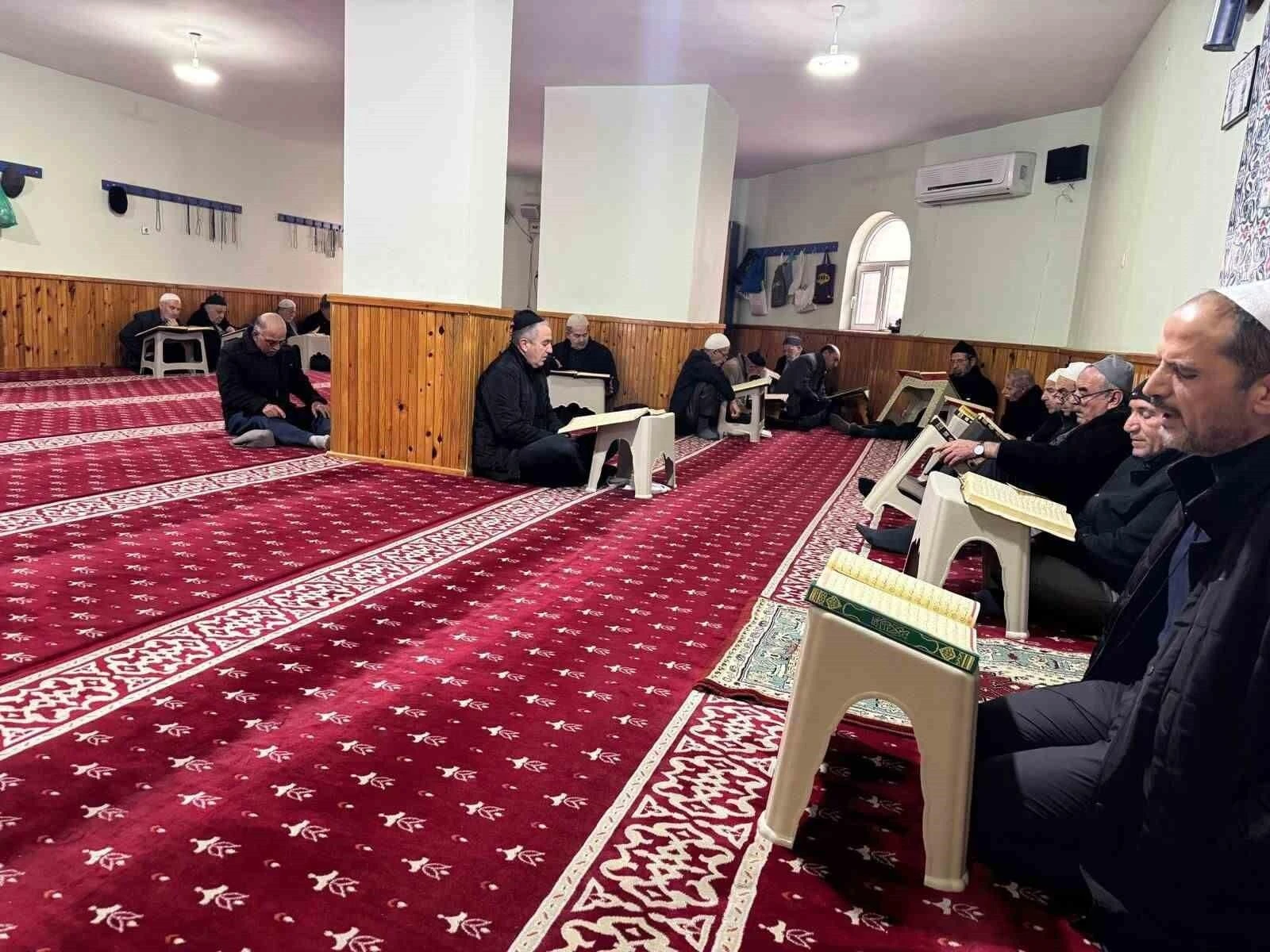 Siirt’te Abdulkerim Kuzu Kadir Camii’nde Üç Aylar İbadet Geleneği