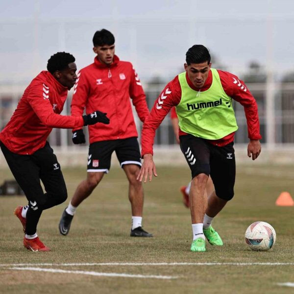 Sivasspor futbolcuları antrenman yapıyor.-3