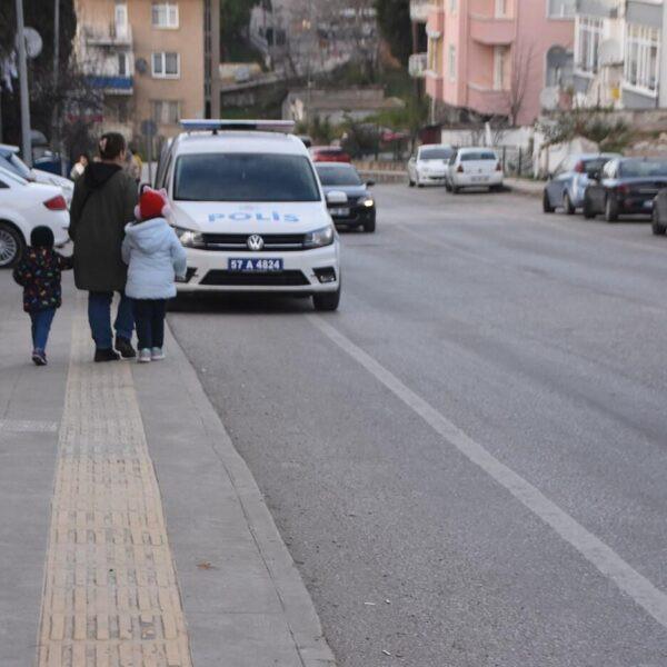 Soba tütmesi nedeniyle duman çıkan apartman-1