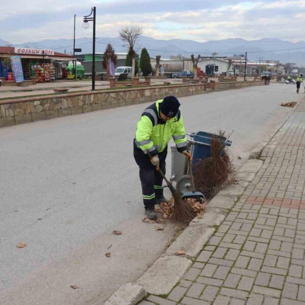 Sokak ve kaldırımların temizlenmesi-2