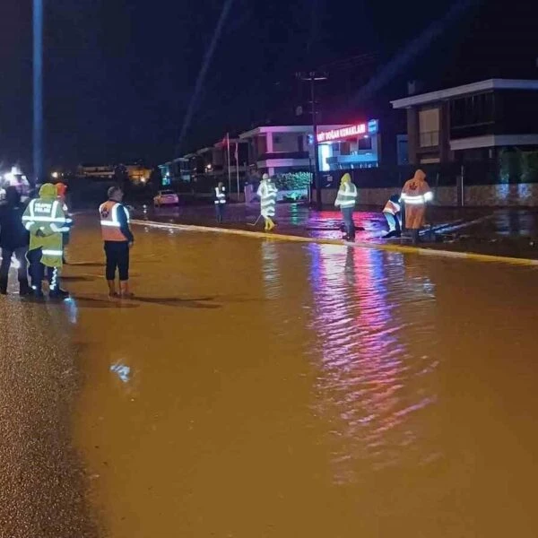 Su baskını sonrası yol çalışmaları-2