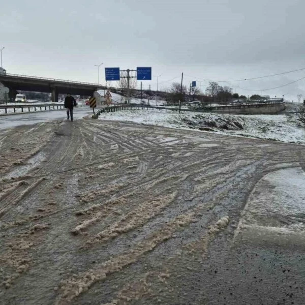 Süleymanpaşa'da kar yağışı nedeniyle mutluluk gösteren vatandaşlar-2