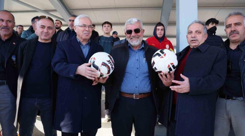 Talas Belediye Başkanı Mustafa Yalçın ve Kaymakam Yaşar Dönmez Kepez Mahallesi'nde Mahalleler Arası Futbol Turnuvasına Katıldı 1