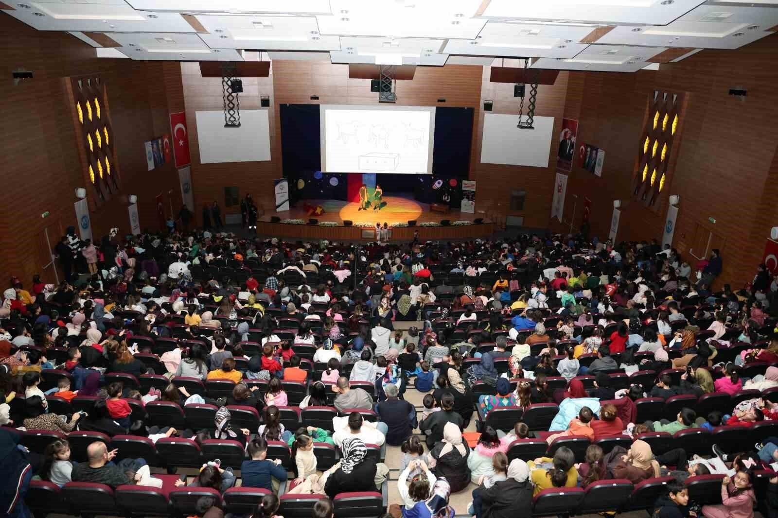 Talas Belediyesi’nin Çocuklar İçin Tiyatro Gösterisi Büyük Beğeni Topladı