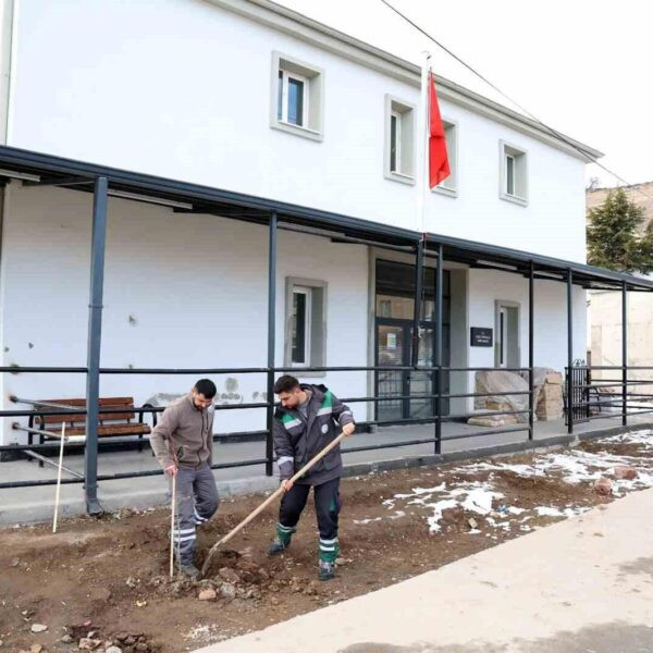 Talas Belediyesi'nin kırsal mahallelerde fidan dikme çalışması-1