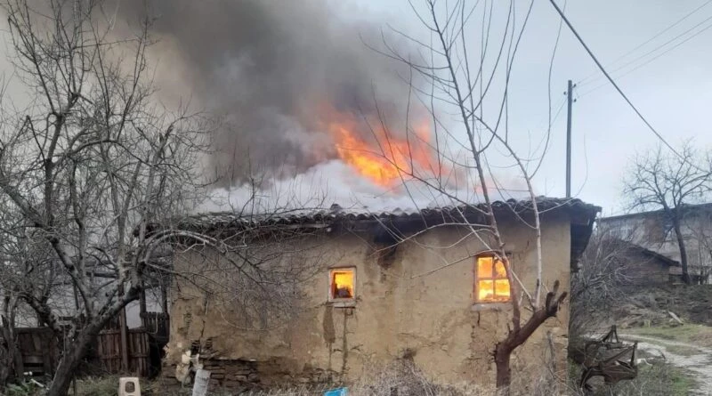 Tekirdağ'ın Süleymanpaşa İlçesinde Yangın, İtfaiye Ekipleri Müdahale Etti 1