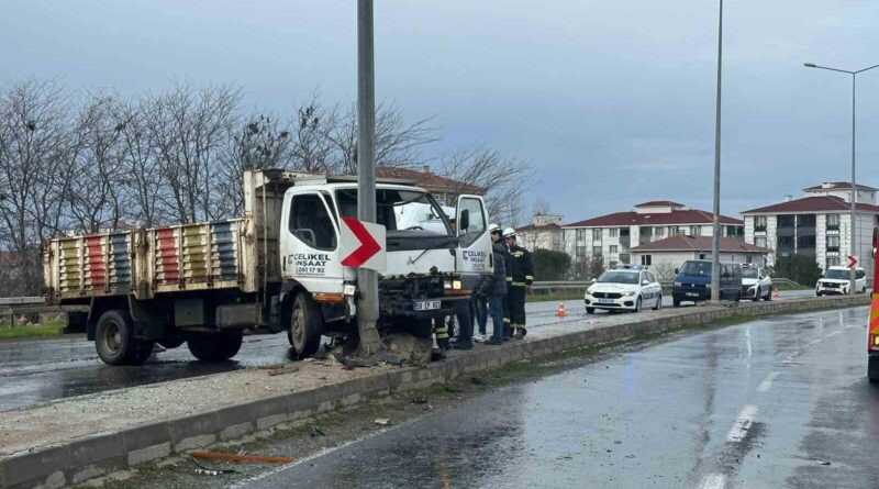 Tekirdağ Muratlı'da Yağışlar Sonucu Kamyonet Kazası, 2 Yaralı 1