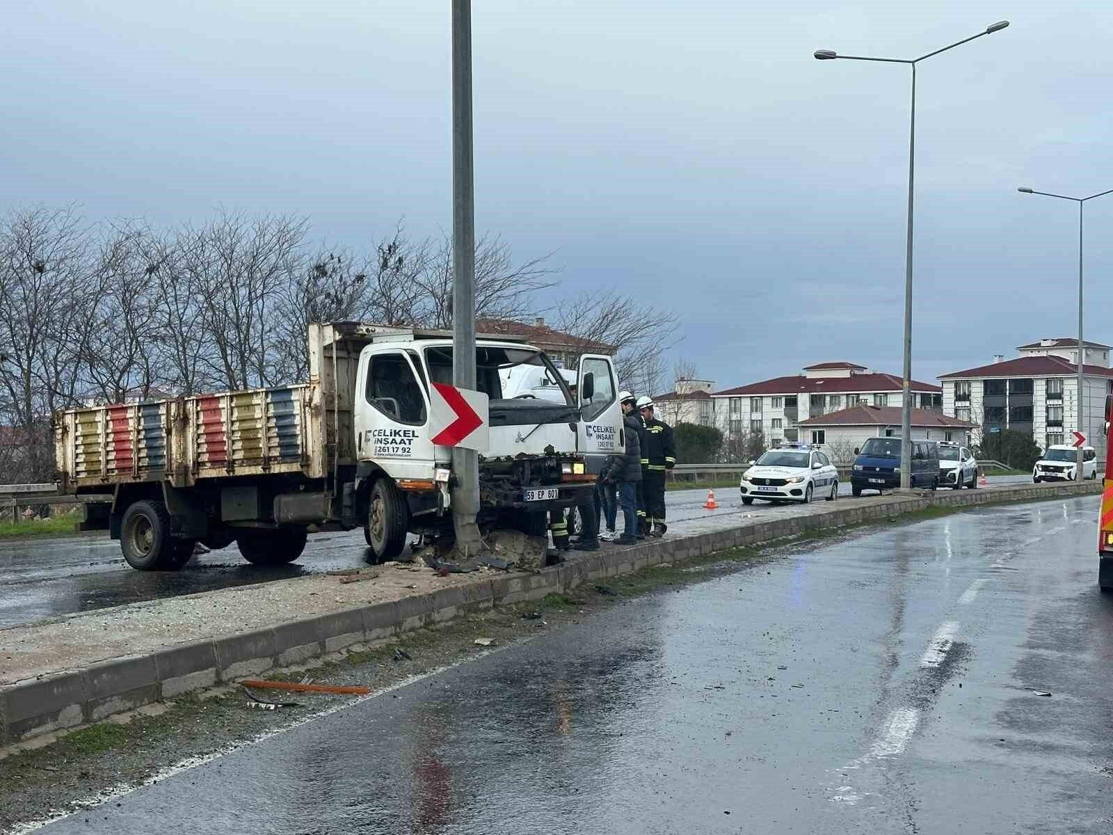 Tekirdağ Muratlı’da Yağışlar Sonucu Kamyonet Kazası, 2 Yaralı