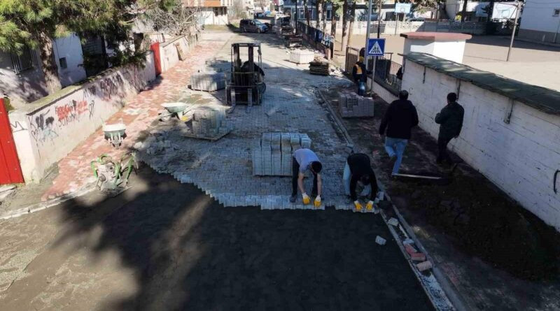 Terme Belediyesi Çay Mahallesi'nde Parke Taş Kaplama Hizmeti Başlattı 1