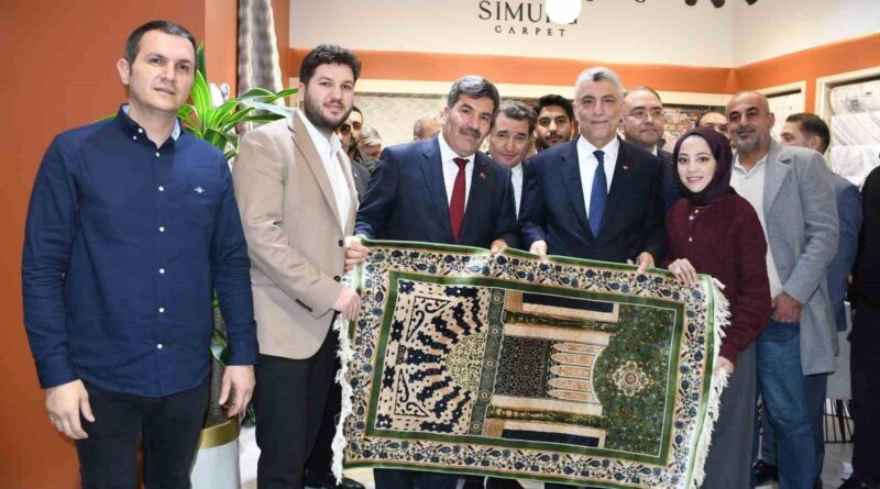 Ticaret Bakanı Ömer Bolat, CFE Uluslararası Halı ve Yer Kaplamaları Fuarı'nı Ziyaret Etti ve Gaziantepli Halıcılarla İlgili Projeler Hakkında Bilgi Aldı 1