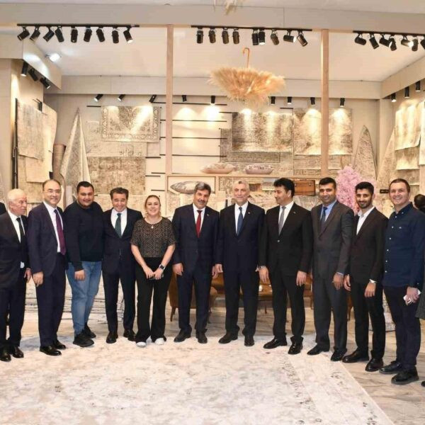 Ticaret Bakanı Ömer Bolat ve GAHİB Başkanı Zeynal Abidin Kaplan fuar stantında-4