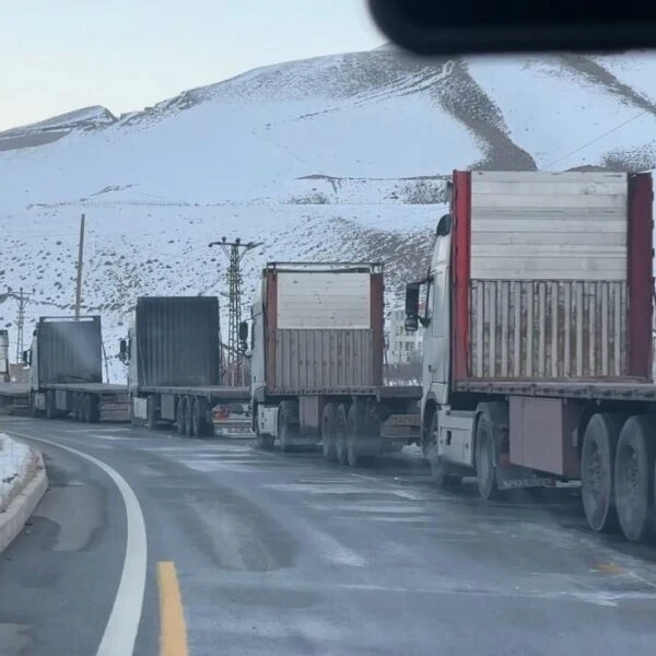 Tır şoförlerinin beklediği gümrük kapısı-2