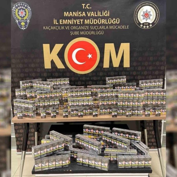 Tırda ele geçirilen kıyılmış tütün ve sigara paketleri-1