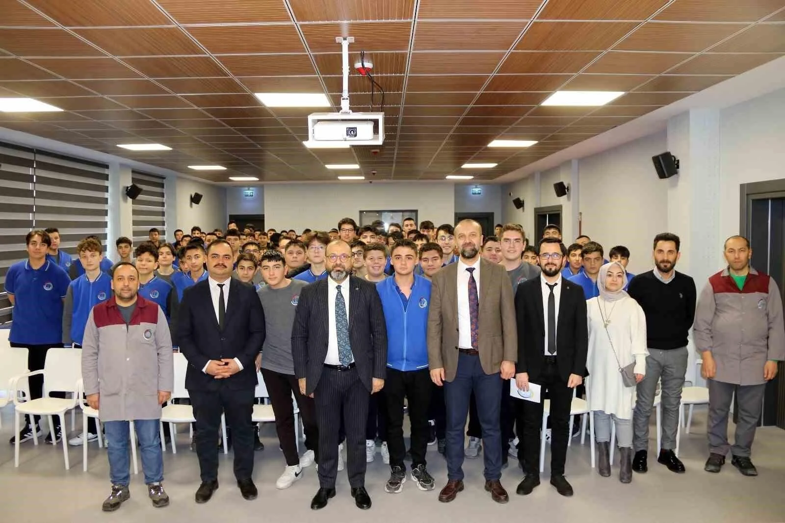 TOBB Kütahya OSB Mesleki ve Teknik Anadolu Lisesi’nde Tolga Eskioğlu ile Öğrenciler Sohbet Etti