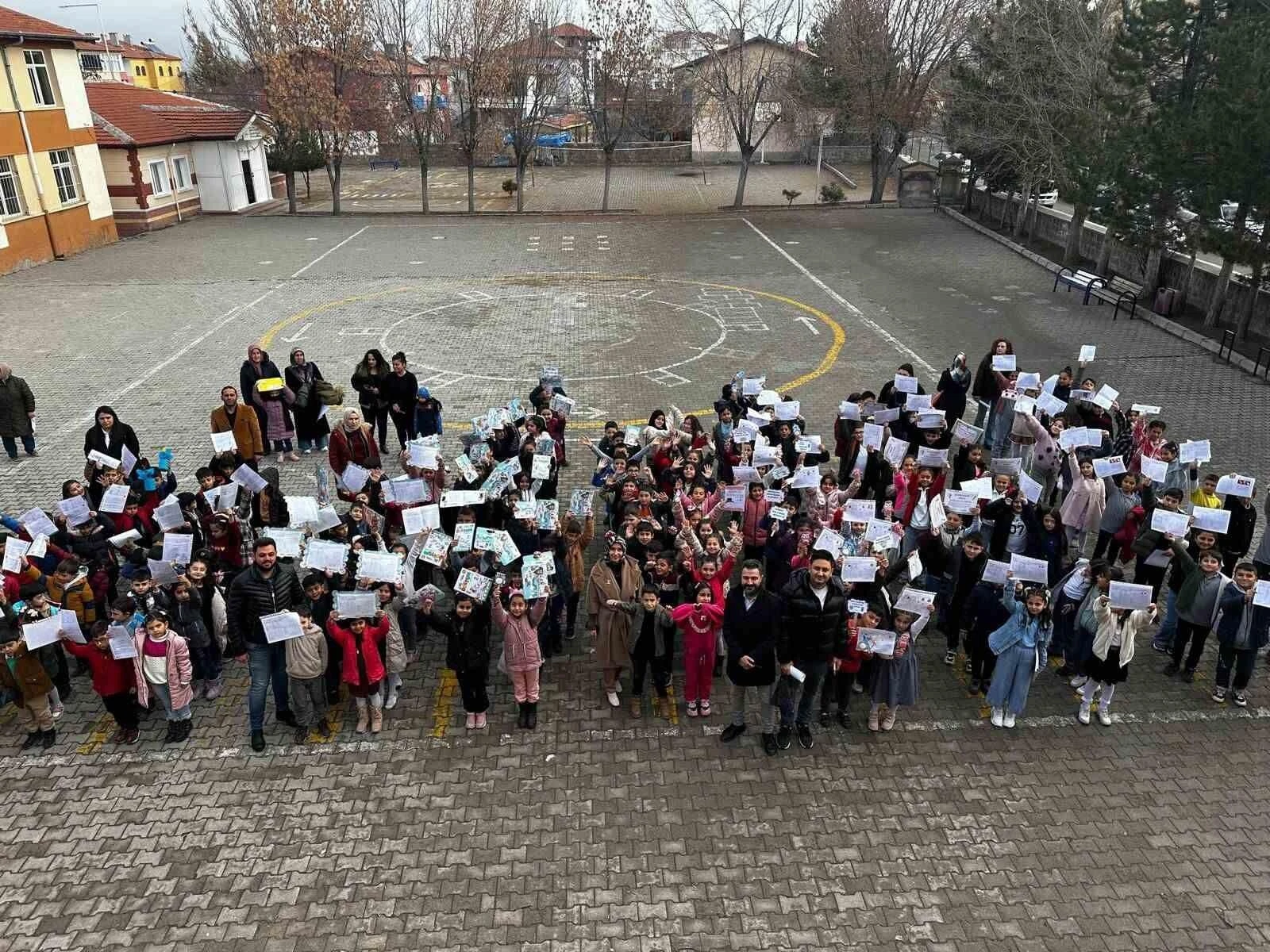 Tomarza İlçesinde Öğrenciler Karne Heyecanı Yaşadı